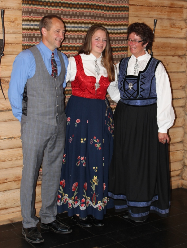 Konfirmant med foreldre